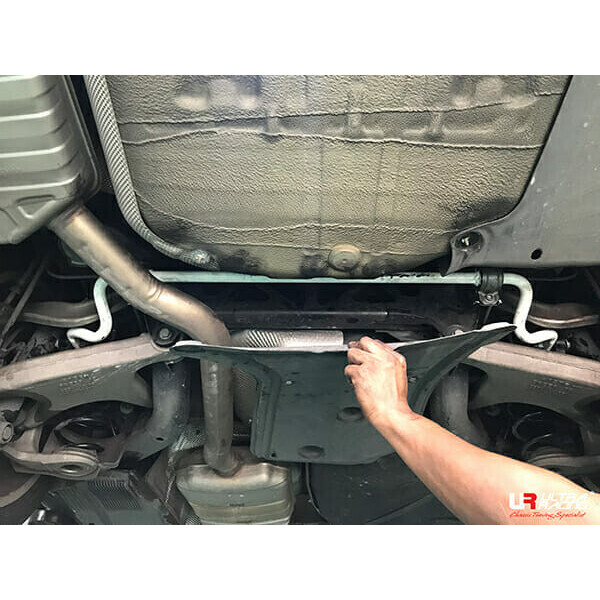 Audi A4 2.0 TFSI / S4 3.0 /A5 2.0 TSFI / S5 3.0 / RS5 4.2 08-16 B8 UltraRacing Rear Sway Bar 22mm