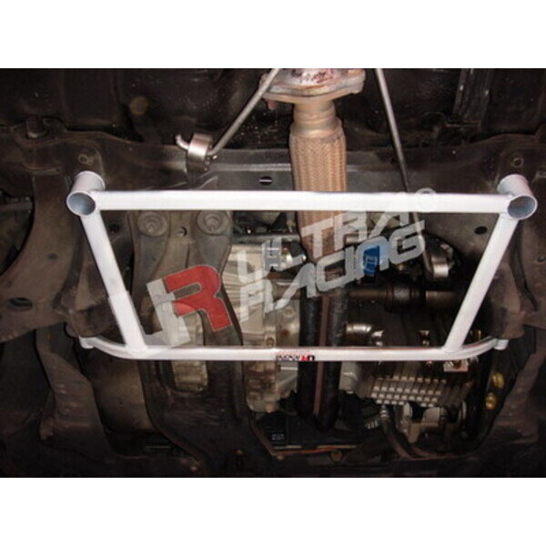 UltraRacing Front H-Brace